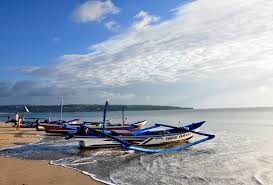 perau   perahu nelayan tradisional - Bali : Pantai Kedonganan, Badung – Bali