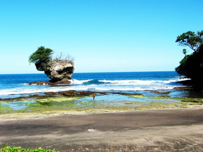 Jawa Barat , Pantai Madasari, Ciamis – Jawa Barat : Sepinya Pantai Madasari