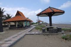 Jawa Barat , Pantai Cipatujah, Tasikmalaya – Jawa Barat : Fasilitas Pendopo Di Pantai Cipatujah