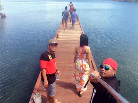 Jembatan tempat menunggu kapal cepat di Pianemo - Papua : Kepulauan Pianemo ( kepulauan Fam ),  Raja Ampat – Papua