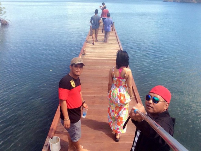 Papua , Kepulauan Pianemo ( kepulauan Fam ),  Raja Ampat – Papua : Jembatan Tempat Menunggu Kapal Cepat Di Pianemo