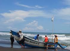 DIY Yogyakarta , Pantai Depok, Bantul – Yogyakarta : Nelayan Di Pantai Depok