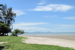 Bangka , Pulau Bangka – Sumatera selatan : Pantai Pasir Padi