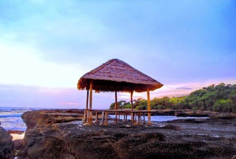 Pendopo Pantai Cicalobak - Jawa Barat : Pantai Cicalobak, Garut – Jawa Barat