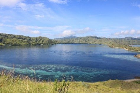 Perbukitan disekitar gili laba - Bali & NTB : Gili Laba, Sumbawa Timur – NTB