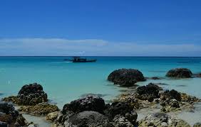 batu karang di pantai tureloto - Sumatera Utara : Pantai Tureloto, Nias – Sumatera utara