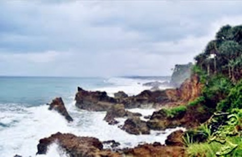 Jawa Barat , Pantai Karang Tawulan, Tasikmalaya – Jawa Barat. : debur ombak di pantai karang tawulan