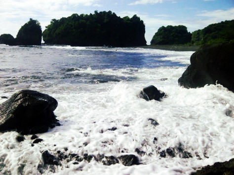deburan ombak di pantai licin - Jawa Timur : Pantai Licin, Malang – Jawa Timur
