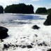 Jawa Barat, : deburan ombak di pantai licin