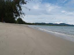 hamparan pasir pantai ulee rubek - Aceh : Pantai Ulee Rubek, Lhokseumawe – Aceh