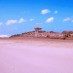 Tips, : hamparan pasir putih kecoklatan di pantai karang paranje