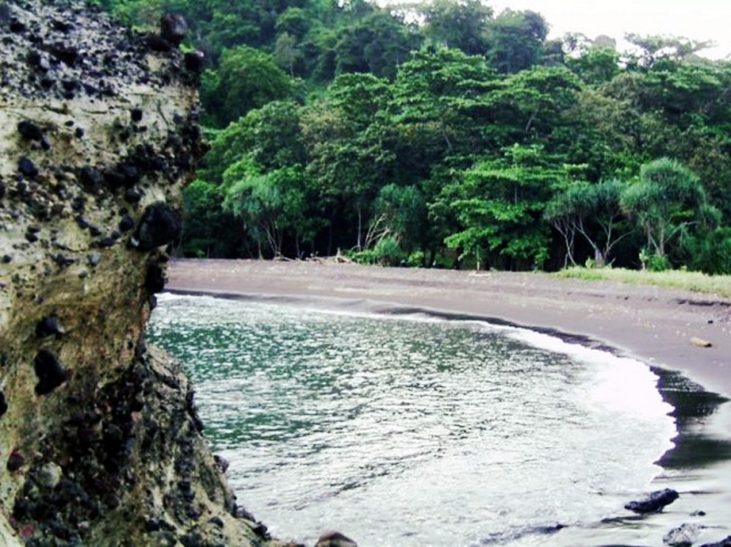 Jawa Timur , Pantai Licin, Malang – Jawa Timur : Keindahan Alam Pantai Licin