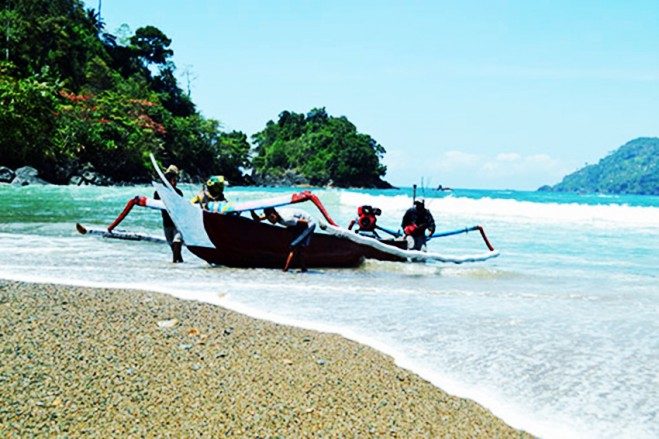 Kalimantan Timur , Pantai Lenggoksono, Malang – Jawa Timur. : Nelayan Sekitar Pantai Lenggoksono