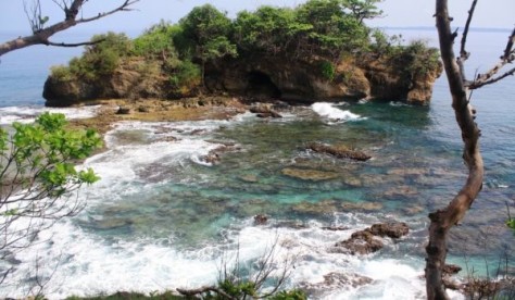Jawa Barat , Pantai Karang Copong, Banten – Jawa Barat : pesona keindahan pantai Karang Copong dari atas bukit