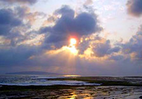 suasana senja di pantai karapyak - Jawa Barat : Pantai Karapyak, Ciamis – Jawa Barat