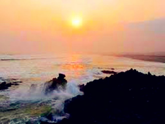 Jawa Barat , Pantai Karang Paranje, Garut – Jawa Barat : Sunset Di Pantai Karang Paranje