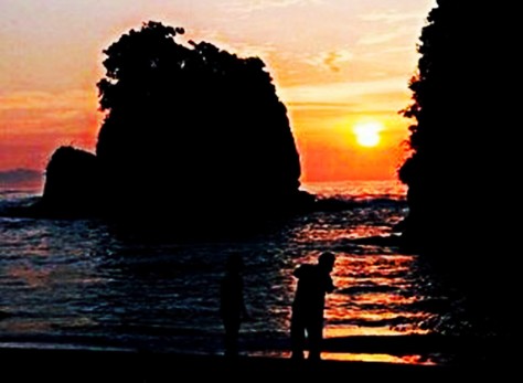 Jawa Timur , Pantai Licin, Malang – Jawa Timur : sunset di pantai licin