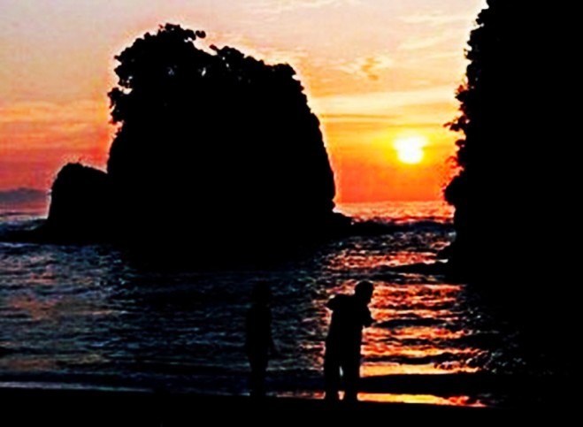 Jawa Timur , Pantai Licin, Malang – Jawa Timur : Sunset Di Pantai Licin