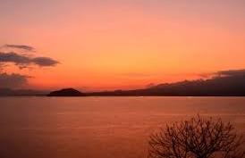 waktu senja di pantai ule - Bali & NTB : Pantai Ule, Pulau Sumbawa.- Nusa Tenggara Barat