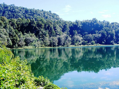 Keindahan Danau Rana, Pulau Buru - Maluku : Pulau Buru – Maluku