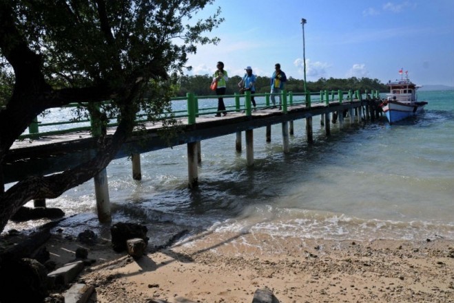 Banten , Pulau handelwum – Banten : Dermaga Pulau Handeuleum