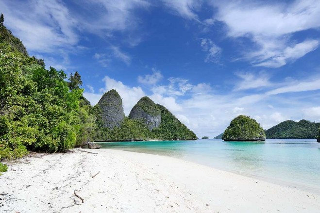 Papua , Kepulauan Wayag, Raja Ampat – Papua : Hamparan Pasir Putih Pulau Wayag