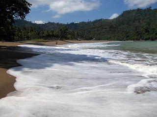 Jawa Timur , Pantai Wediawu, Malang – Jawa Timur : Keindahan Perairan Pantai Wediawu