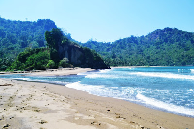 suasana Pesisir Pantai Sipelot - Jawa Timur : Pantai Sipelot, Malang – Jawa Timur