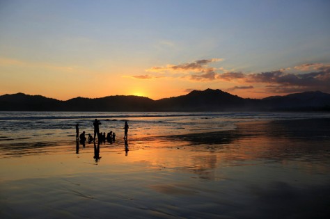 Jawa Timur , Pantai Pulau Merah, Banyuwangi – Jawa Timur : Sunset Pantai Pulau Merah