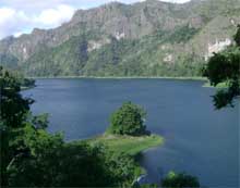 Maluku , Pulau Wetar ( Pulau terluar Indonesia ) – Maluku : Danau Tihu Wetar