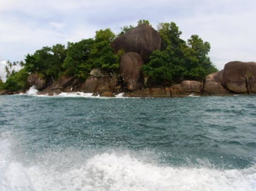 Papua , Pulau Jefman, Sorong – Papua : Debur Ombak Perairan Pulau Jefman