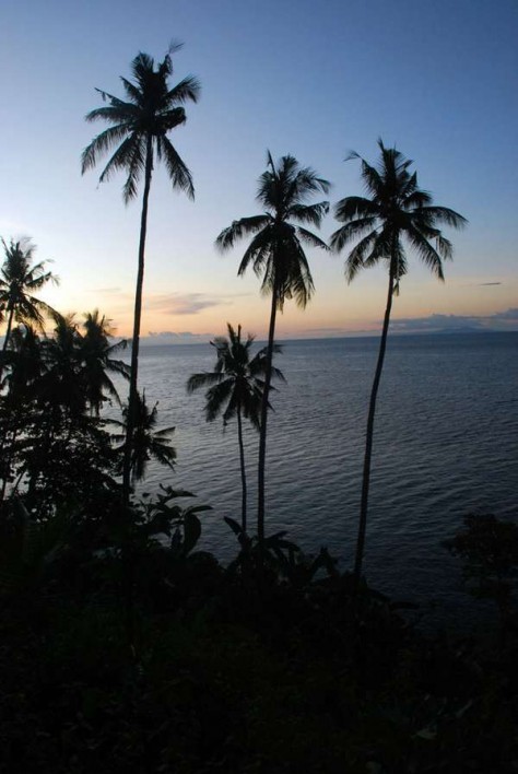 Maluku , Pulau Tiga, Dua, Satu Di Selatan Ambon – Maluku : Panorama kepulauan tiga