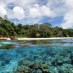 Maluku, : pulau tiga